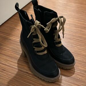 Black universal thread booties